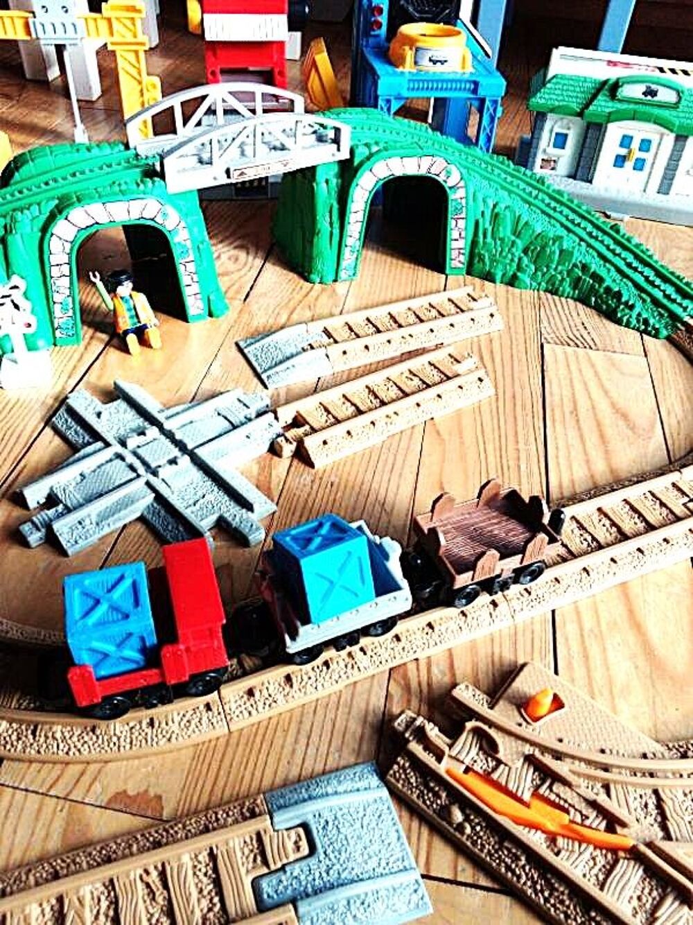 Circuit de train Fisher Price pour compl&eacute;ter le votre Jeux / jouets