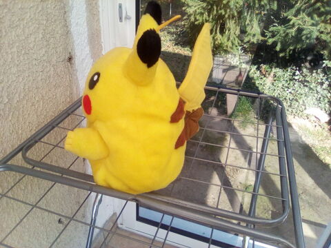 peluche Pikachu range pijama 20 Orl�ans (45)