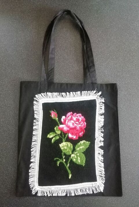 Tote bag noir avec tapisserie rose neuf, jamais utilis 6 Puteaux (92)