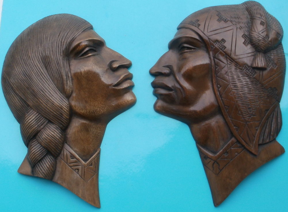 Couple, 2 t&ecirc;tes plates en bois, sculpture de BOLIVIE Décoration