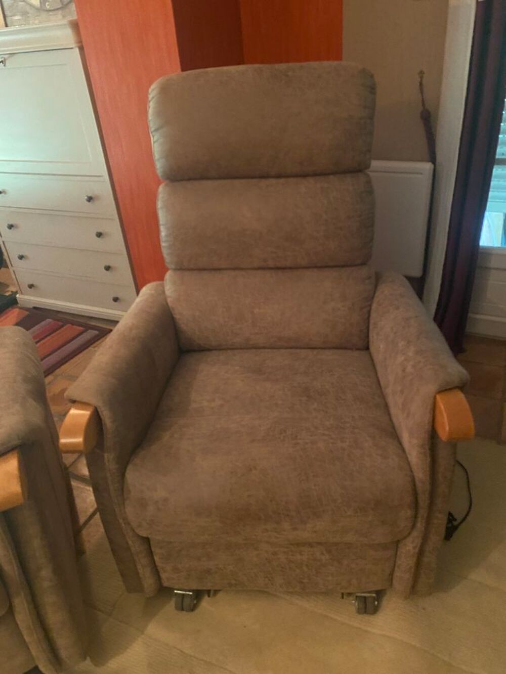 2 fauteuils identiques Meubles