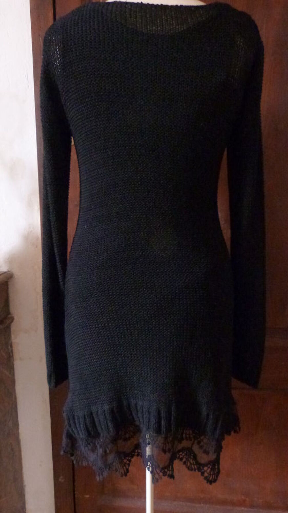MAGNIFIQUE Robe Noir Et Dentelle "RAINBOW" taille 38/40 Vêtements