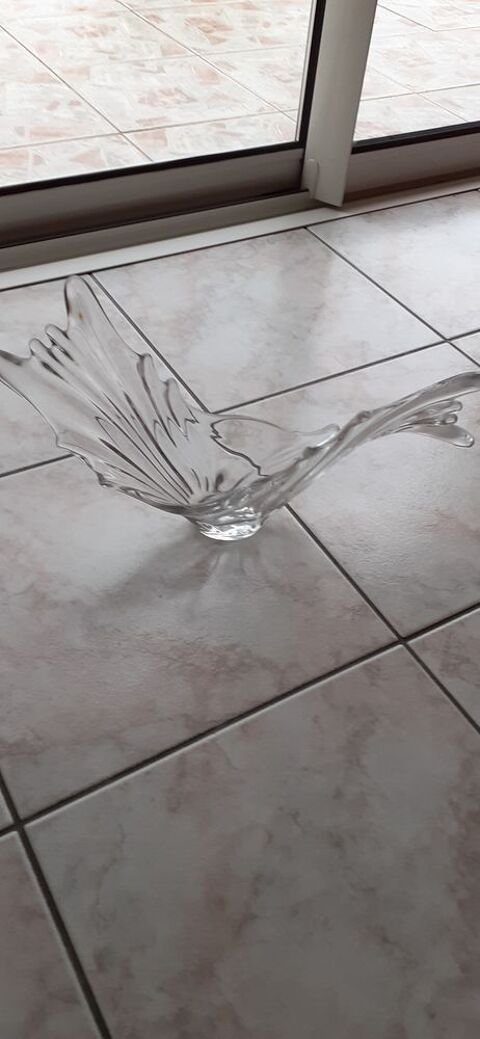 Jolie coupe � fruits en cristallin. 
15 Vihiers (49)