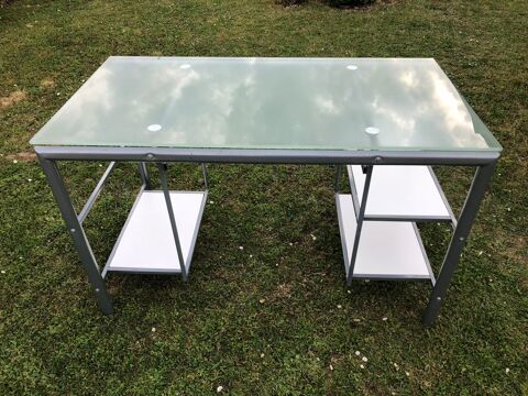 Bureau en verre / Métal 1m30 / 70 cm h 76 Ergersheim (67)