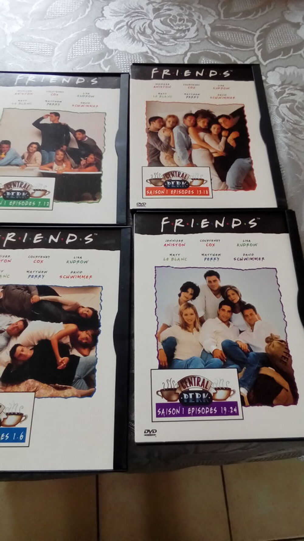 DVDS les Friends 
Consoles et jeux vidos