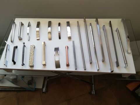 BELLES  POIGN�ES-DIVERS  MOD�LES:...PLACARDS, PORTES..... 2 Blanzat (63)