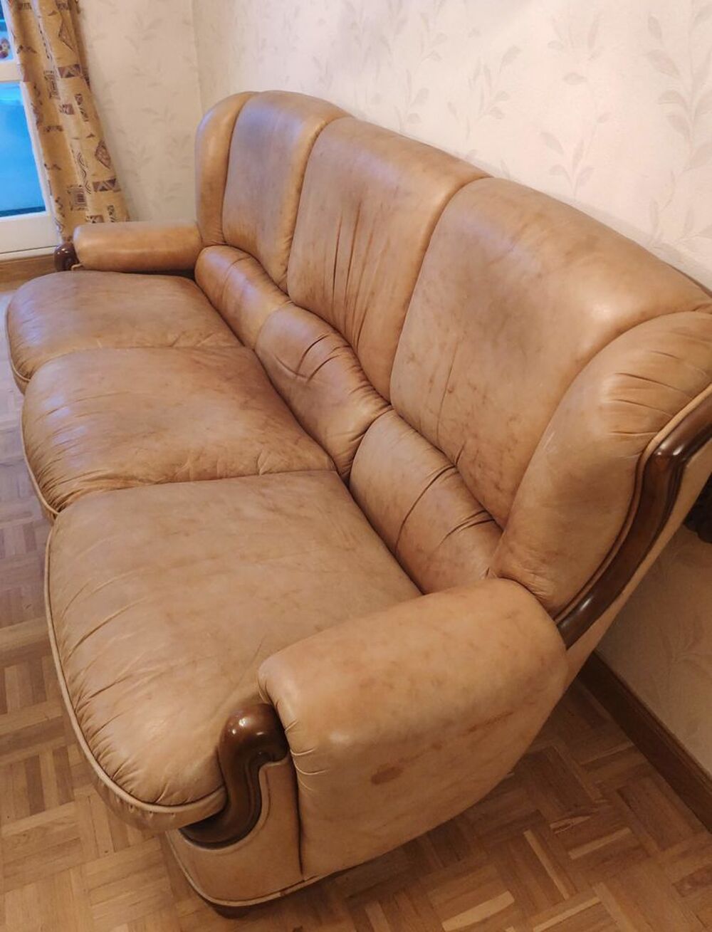Canap&eacute; fixe 3 places cuir beige et bois bon &eacute;tat Meubles