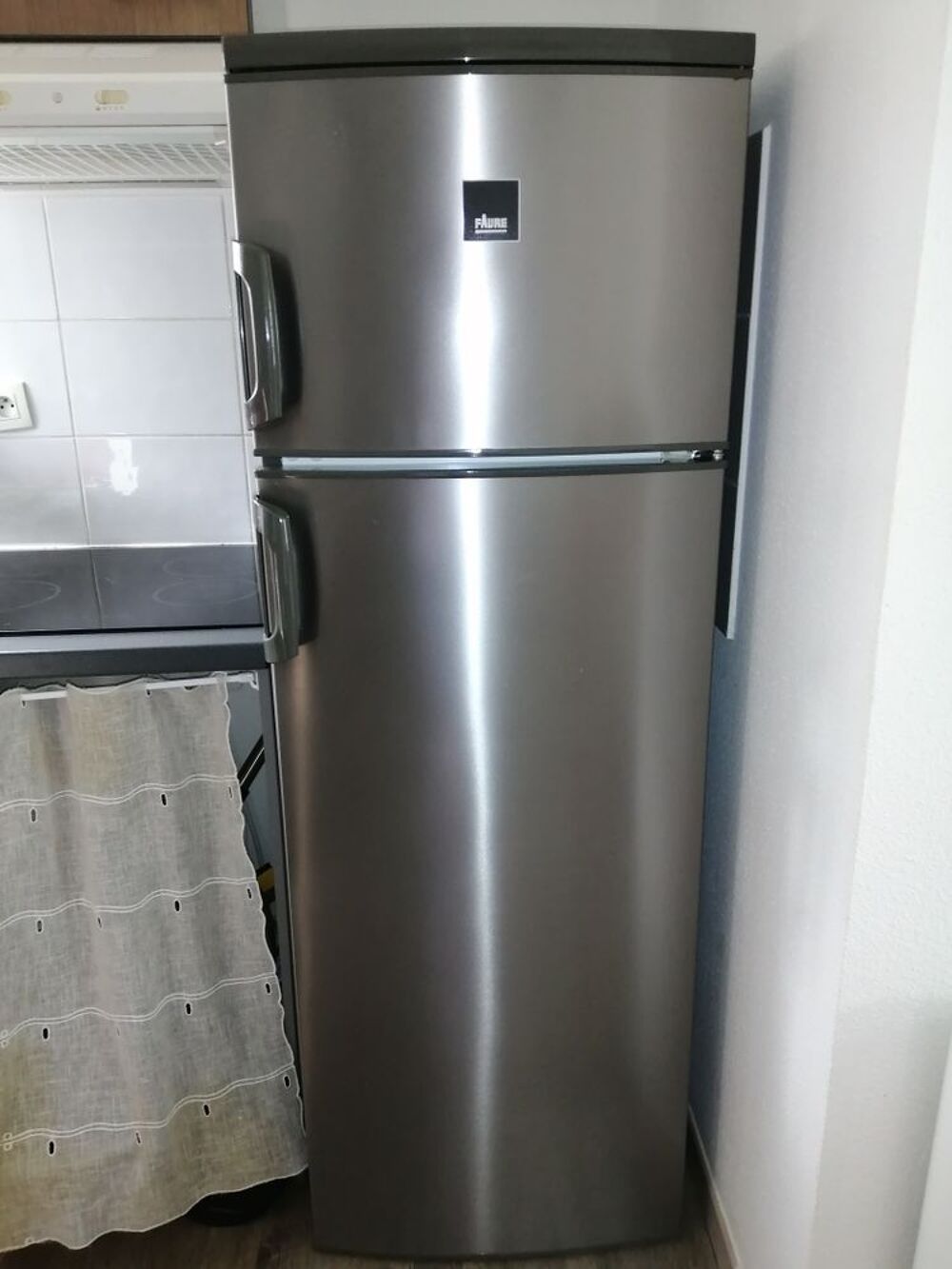 R&eacute;frig&eacute;rateur-cong&eacute;lateur, marque Faure, finition inox Electroménager