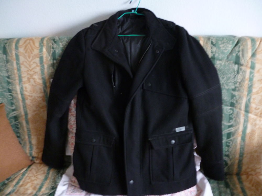 trois-quarts 
60% laine 40% Vêtements
