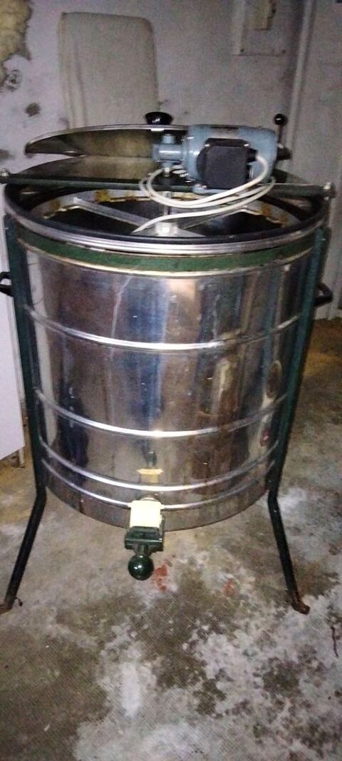 Matriel apiculture 1200 Ste Pezenne (79)