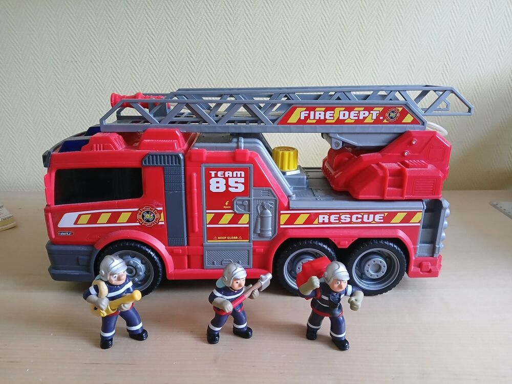 Camion de pompier jouet avec 3 figurines pompiers Jeux / jouets