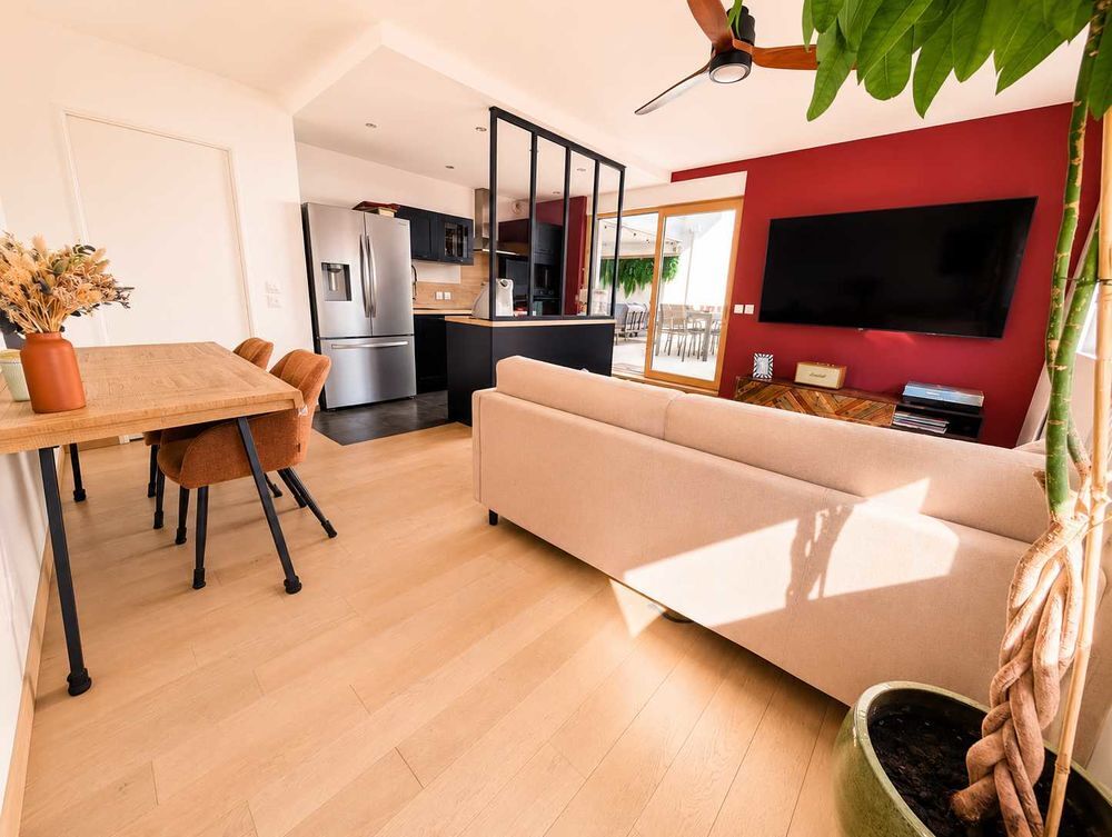 Vente Appartement T4 de 76,5 m² avec terrasse de 44,5 m², jacuzzi, garage Vénissieux