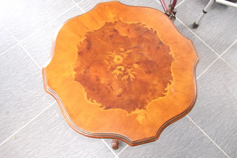 GUERIDON en MERISIER et marquetterie Meubles
