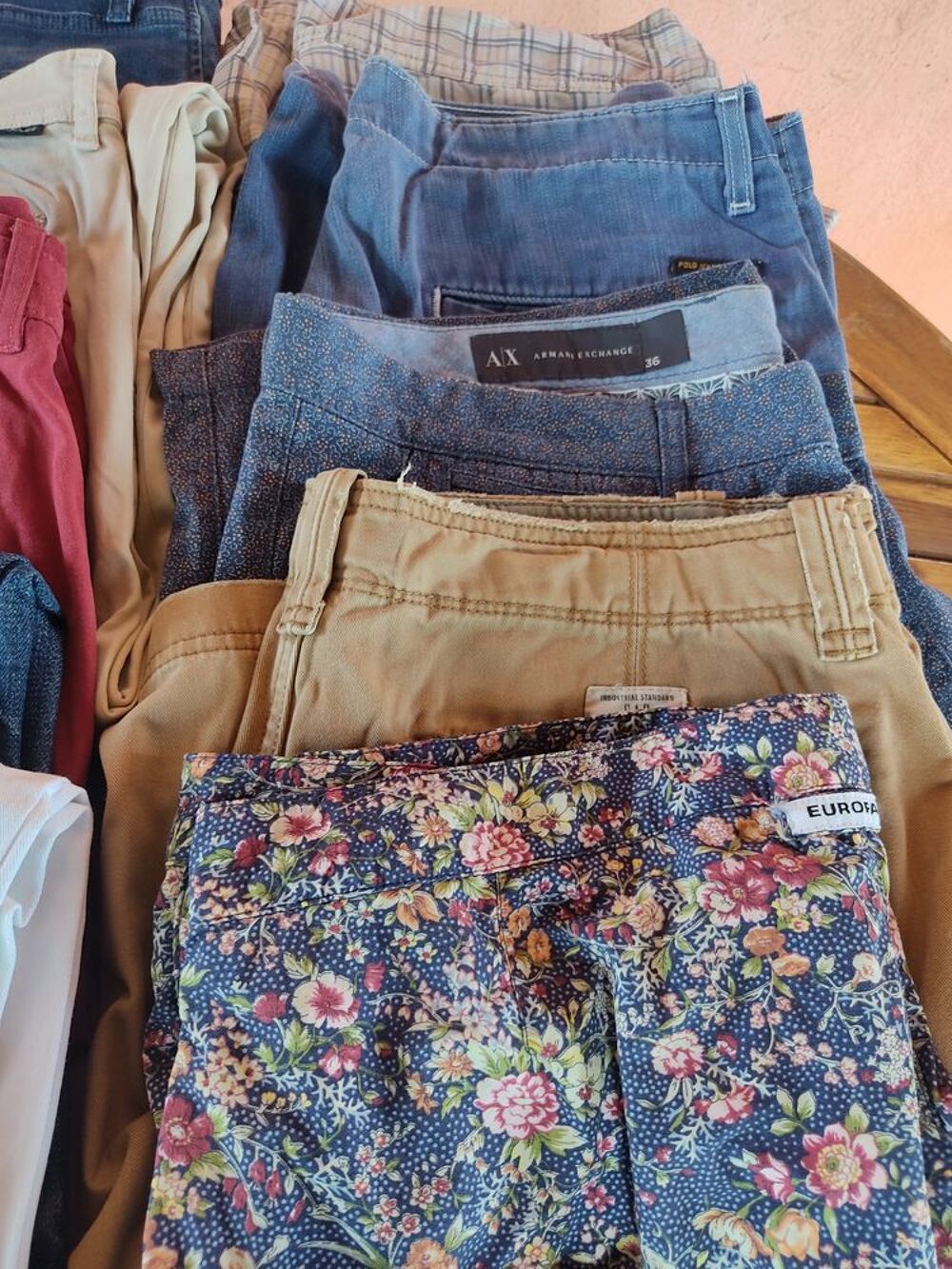 Jeans pratiquement neuf de marque Vêtements