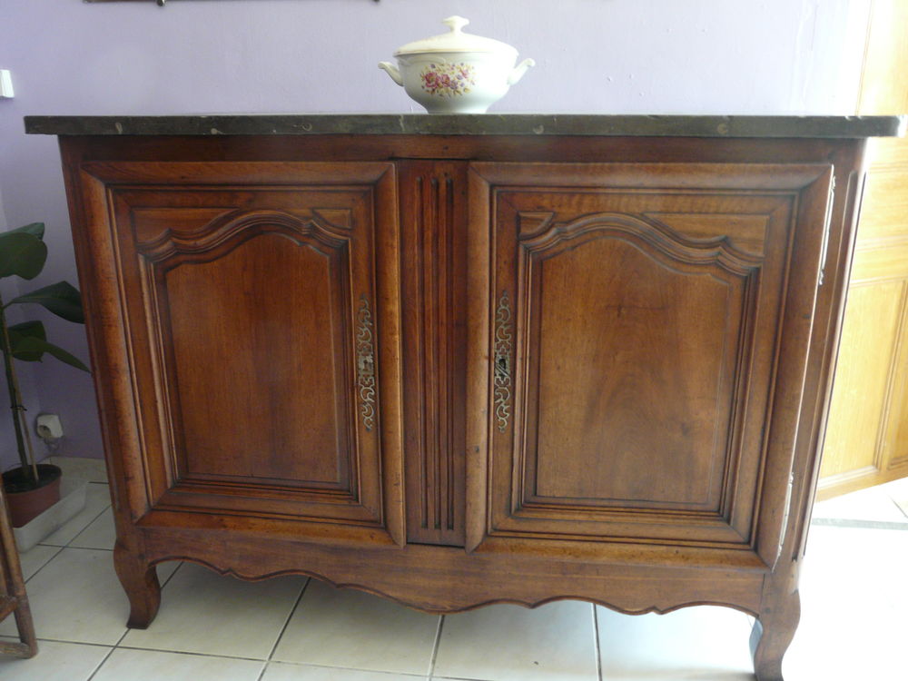 Buffet de chasse lyonnais d'&eacute;poque 18&egrave;me
Meubles