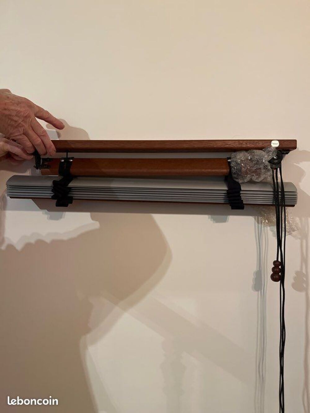 Store V&eacute;nitien neuf &agrave; lames en alu support bois exotique 60x Bricolage