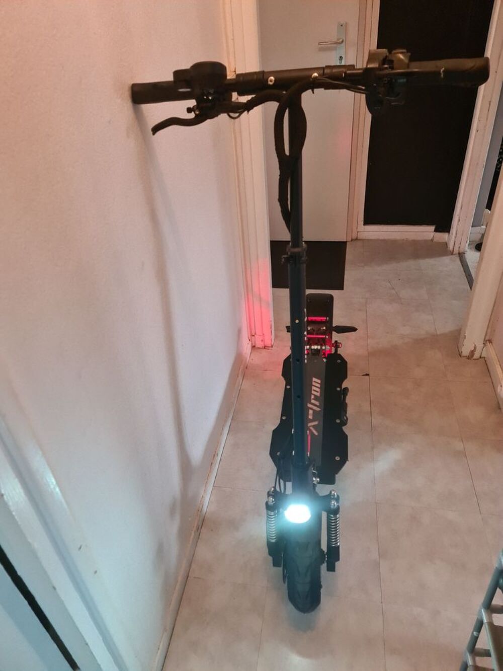 Trottinette &eacute;lectrique Vélos