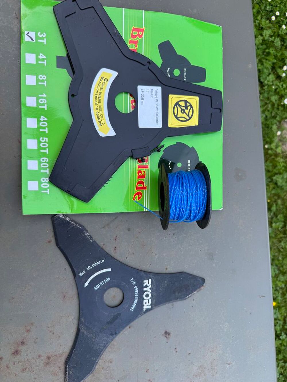  D&eacute;broussailleuse ryobi Jardin