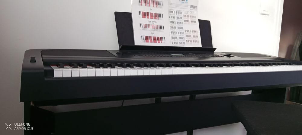 Piano num&eacute;rique arrangeur YAMAHA DGX 670 &eacute;tat comme neuf Instruments de musique