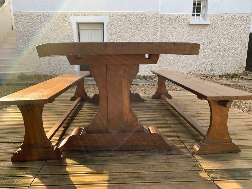Table Monast&egrave;re en ch&ecirc;ne massif pour jardin ou campagne. Meubles