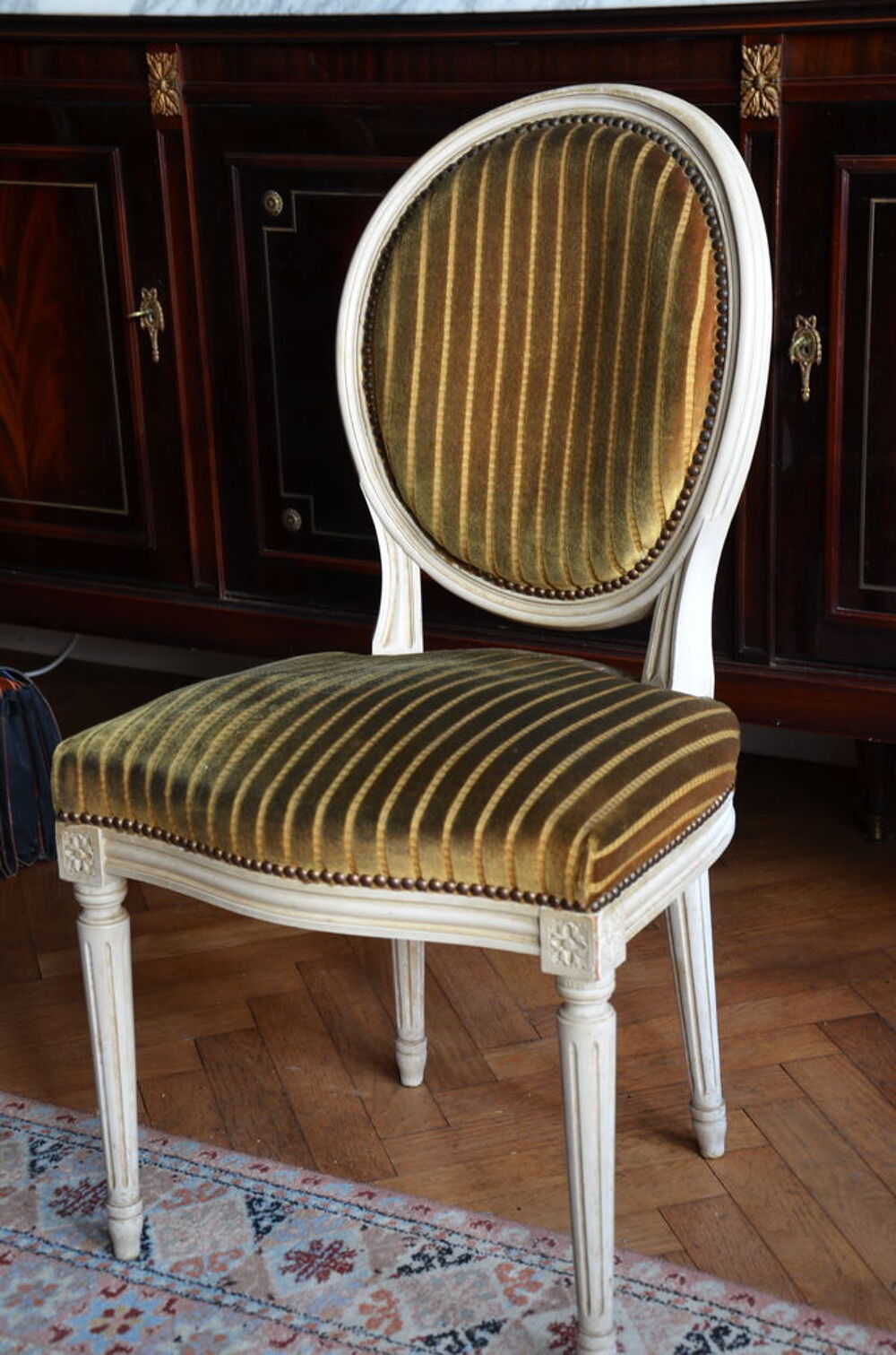 Chaises M&eacute;daillon de Style Louis XVI Meubles