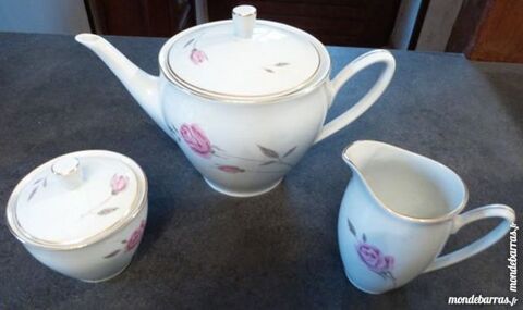 Ancien service � caf� en porcelaine 29 �cuisses (71)