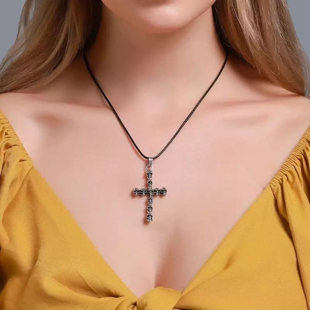 Collier croix tete de mort unisex Bijoux et montres