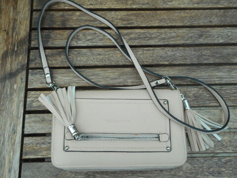 Pochette en cuir Francinel 12 Nieuil-l'Espoir (86)