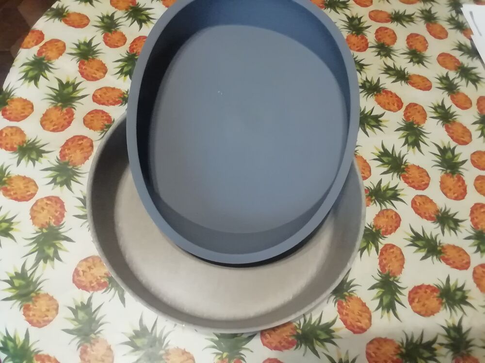 Plat rond alu avec moule silicone neuf Cuisine
