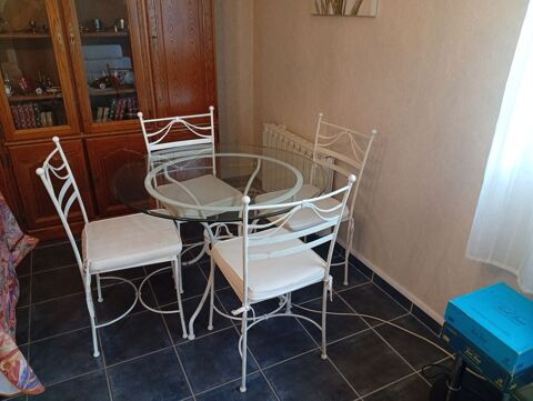 Table et ses 4 chaises Le Creusot (71)