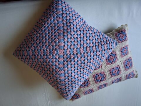 lot de 2 coussins  vintage fait main au crochet en laine 20 Dijon (21)