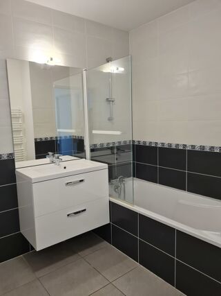  Appartement à louer 3 pièces 66 m²