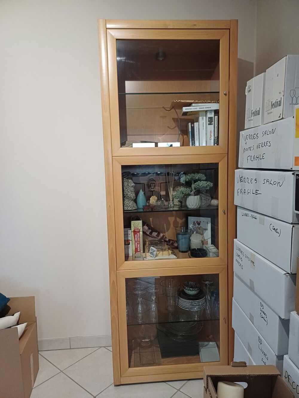 Vitrine de salon/salle &agrave; manger en tr&egrave;s bon &eacute;tat Meubles