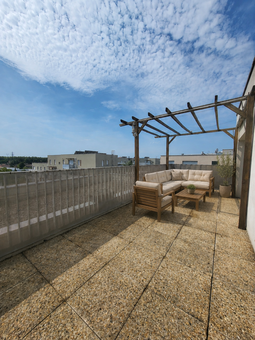 Vente Appartement T2 dernier étage avec terrasse et garage fermé, Tram T9 & C3 Vaulx-en-velin