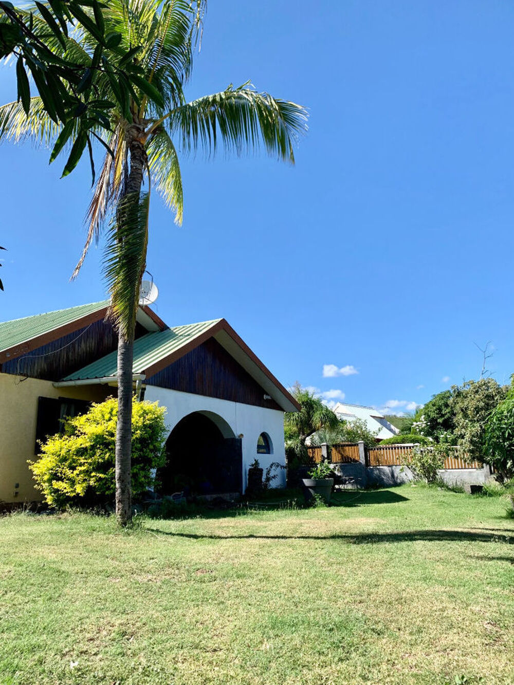 Vente Maison ORPI - Saint Gilles Les Bains Villa 6 pièce(s) 250 m2 / Terrain à Bâtir Saint-gilles les bains