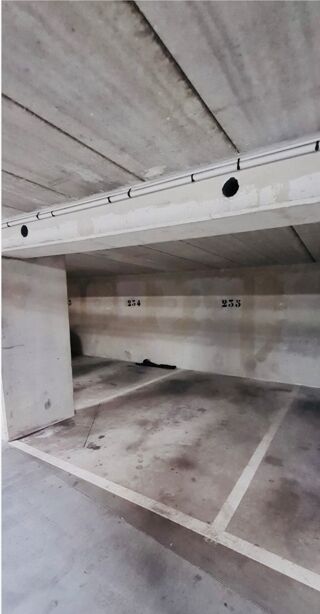  Parking / Garage à louer 15 m²