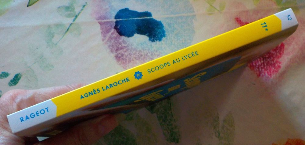 SCOOPS AU LYCEE de Agn&egrave;s LAROCHE Ed. Rageot Livres et BD
