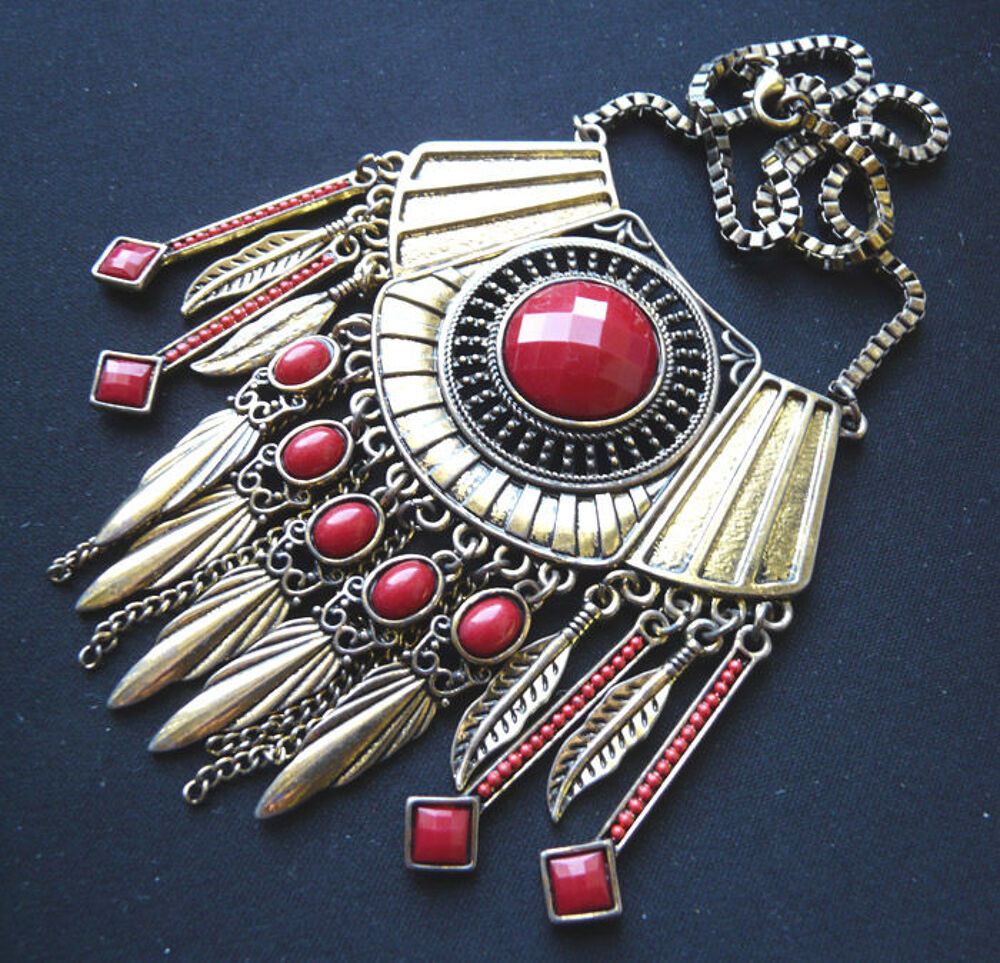 Parure Pectoral tr&egrave;s original brillant '&agrave; l'antique Egyptien Bijoux et montres