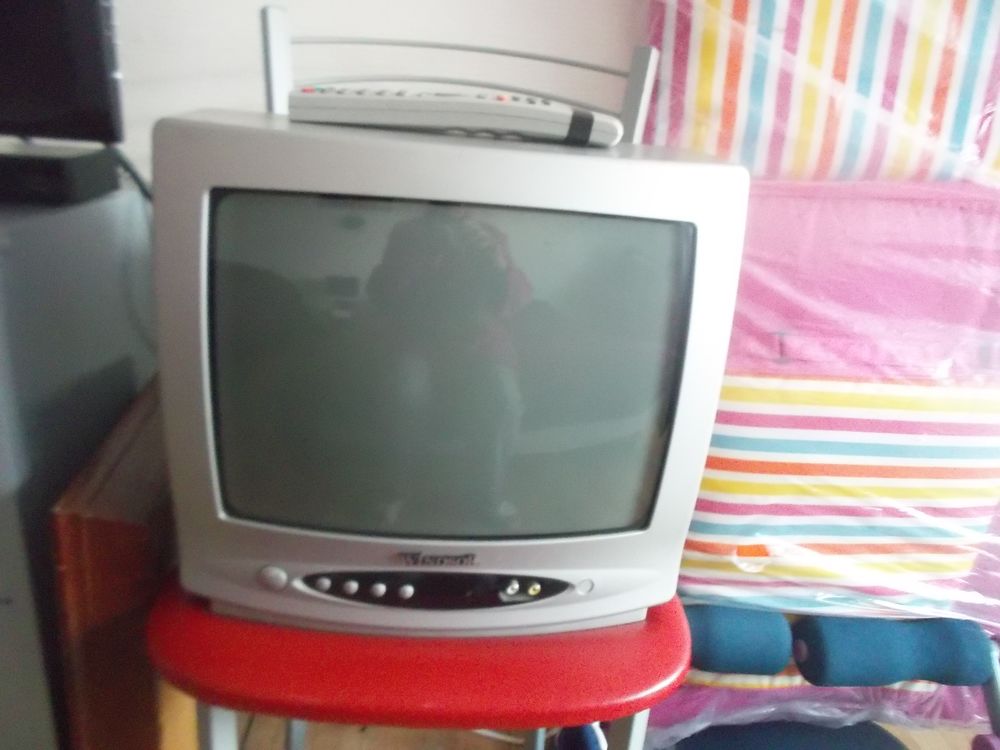 petite t&eacute;l&eacute; marque Windsor Photos/Video/TV