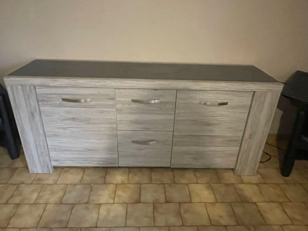 buffet en tres bon etat Meubles