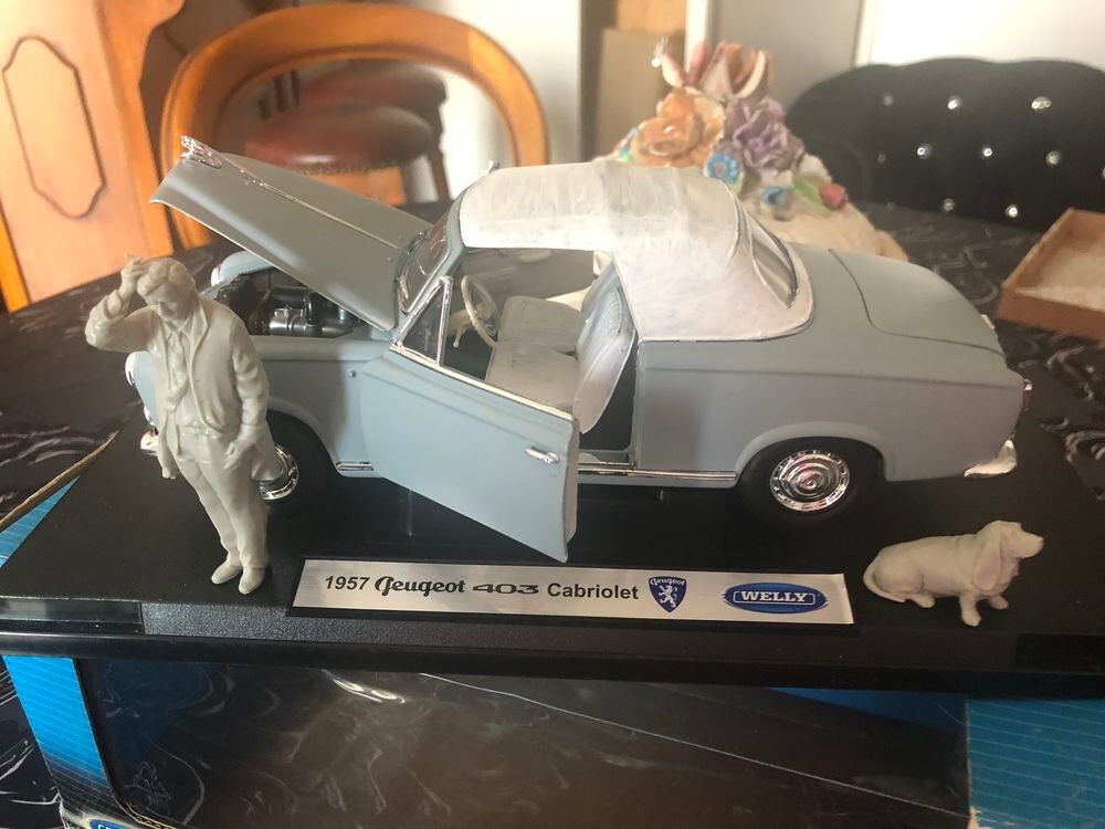 Jolie Peugeot 403 cabriolet marque Welly Columbo 