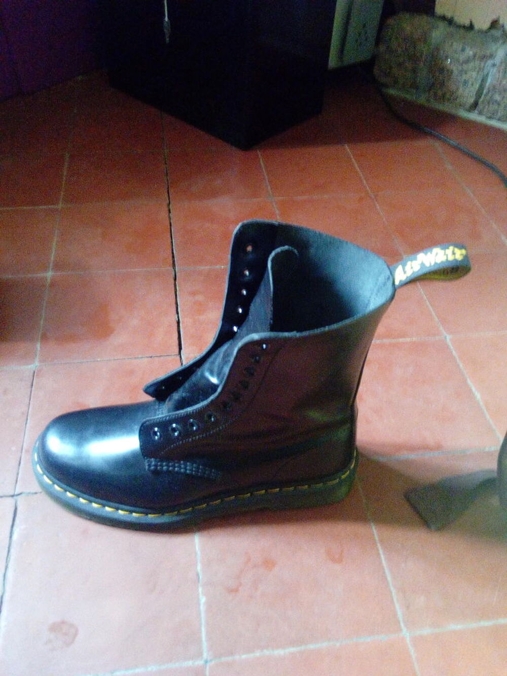 DOC MARTENS neuves Chaussures