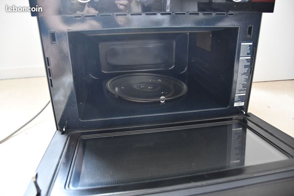 Four mirco-onde Samsung MC35-J8085LT Electroménager
