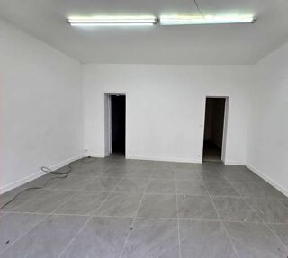 Vente Autre Local commercial 59 m2 avec vitrine + cave 22 m2 - Aubervill Aubervilliers