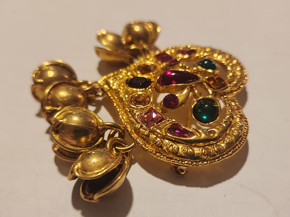 Broche c?ur dor&eacute; strass multicolore + pendants C.LACROIX Bijoux et montres