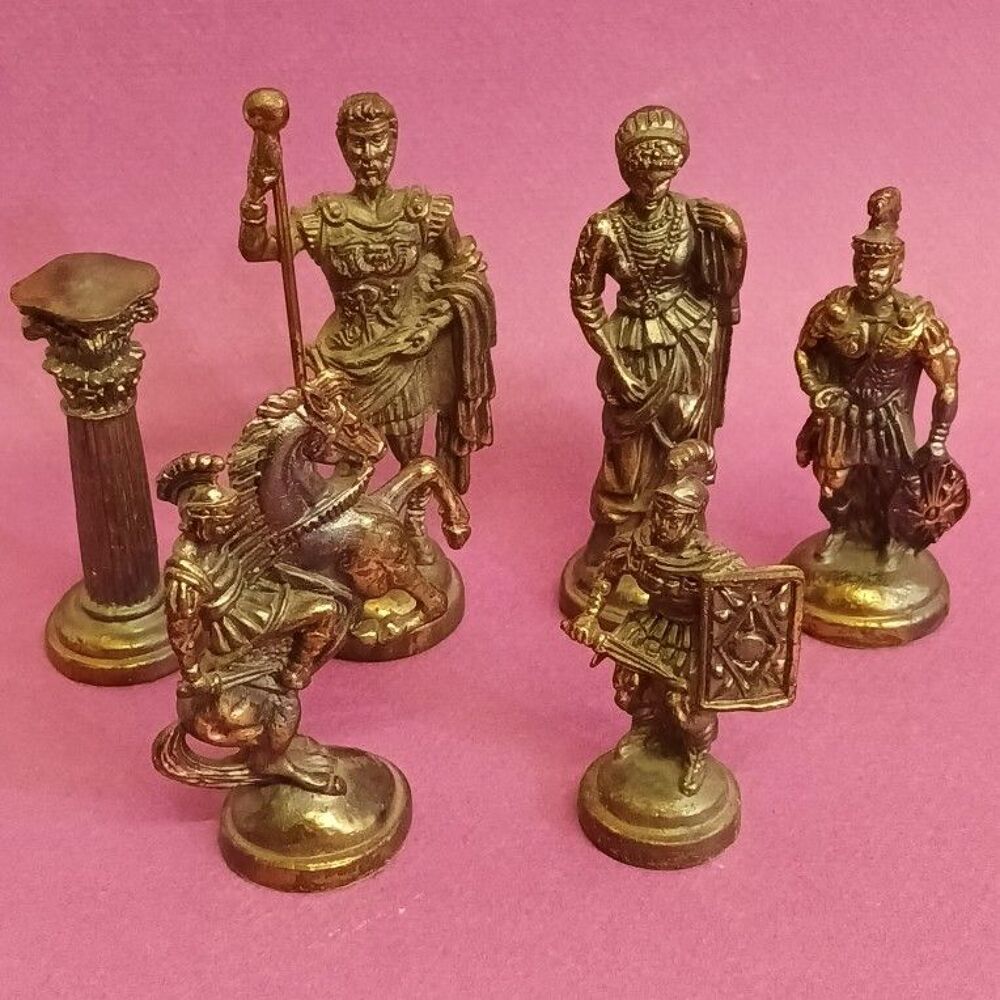 lot de 32 figurines jeu d'&eacute;chec 