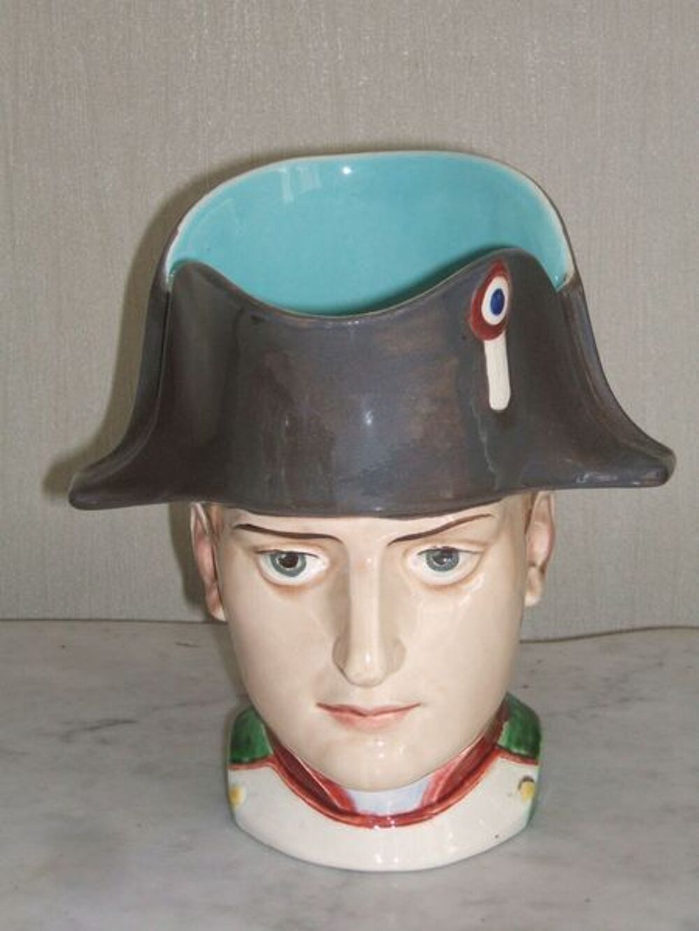 Ancien pichet en barbotine de SARREGUEMINES Napol&eacute;on n&deg; 4610 