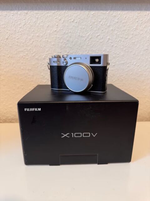 Fujifilm X100V Argent comme neuf dans l'emballage d'origine 650 Banyuls-sur-Mer (66)