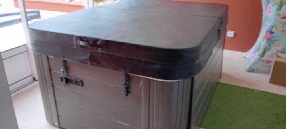 jacuzzi neuf 2 positions allong&eacute;es Sports