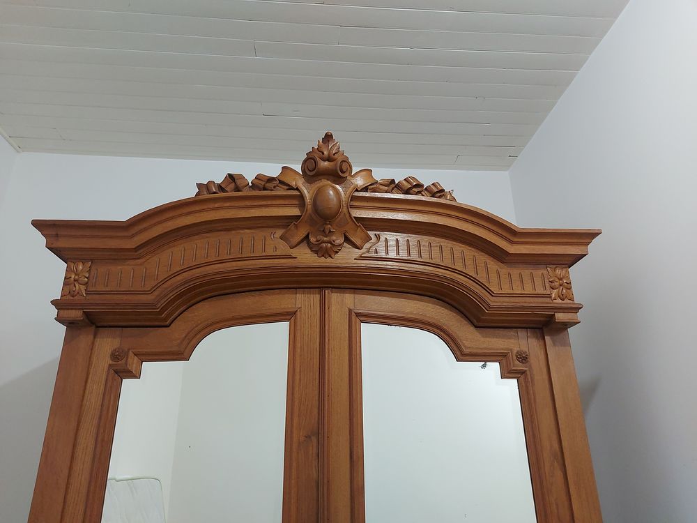 Superbe Armoire &Eacute;poque en bois massif avec miroirs biseaut&eacute; Meubles